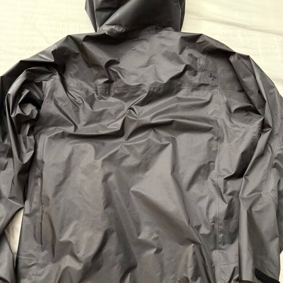 Goldwin Brand New with Tag Packable GORE-TEX jacket $679.99 +tax - Picture 11 of 13